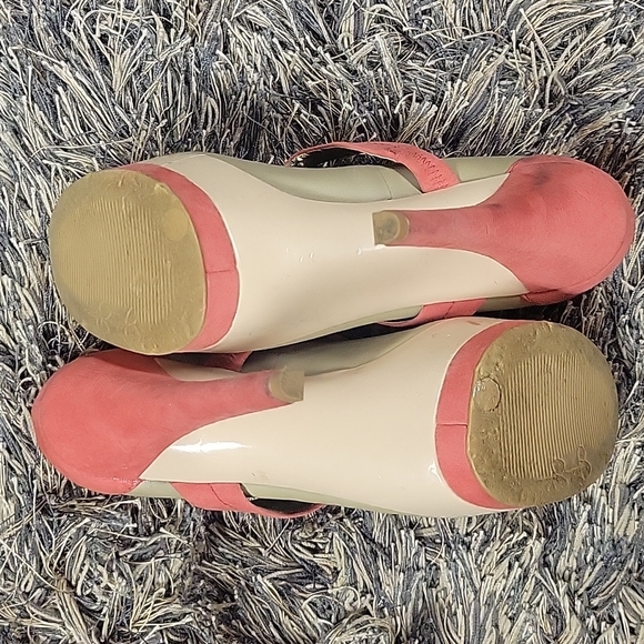 Jessica Simpson Stack Pump with Strap - Picture 4 of 4